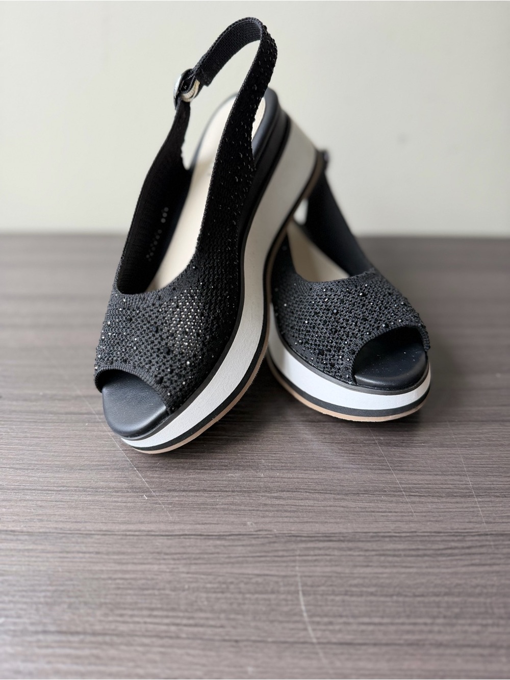 Kenneth Cole Reaction Dynasty Black Rhinestone Flyknit Slingback  Sandals Sz 6⁠